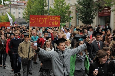 VU jaunieji teisininkai draugaus su vaikų ligonine. VU archyvo nuotr.