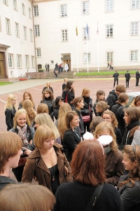 Stojantieji į Vilniaus universitetą. VU archyvo nuotr.