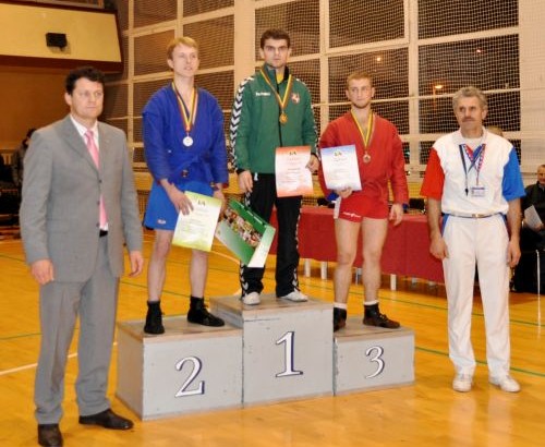 1. Ant čempionų pakylos lengvo svorio sambo imtynininkas Tomas Mazgeika. V. Naujiko nuotr.