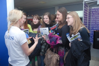 Studentai turės galimybę bendradarbiauti bei užmegzti ryšius su įvairių specialybių darbdaviais. Organizatorių nuotr.