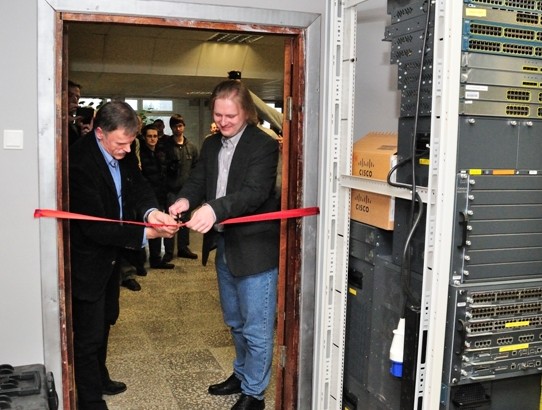 Fizikos fakultete pristatyta atnaujinta kompiuterinių tinklų laboratorija. V. Naujiko nuotr.