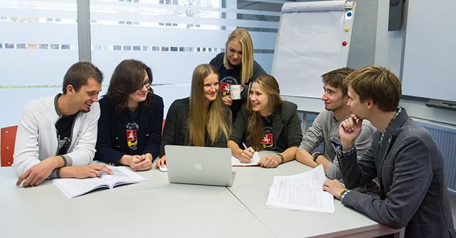 Kviečiami studentai, galintys pasiūlyti inovacijų draudimo verslui. V. Jadzgevičiaus nuotr.